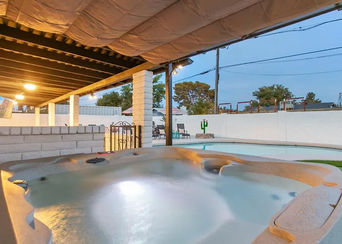 Old Town Oasis Wheated Pool, Hot Tub, & Fire Pit Scottsdale