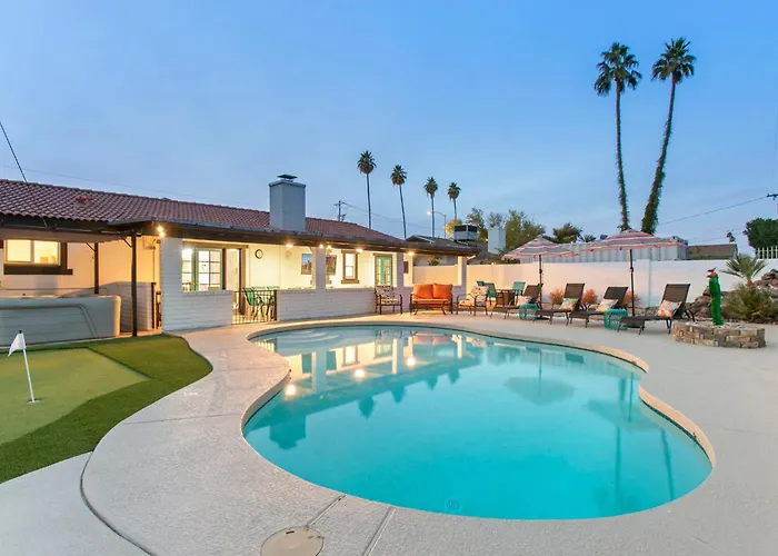 Old Town Oasis Wheated Pool, Hot Tub, & Fire Pit