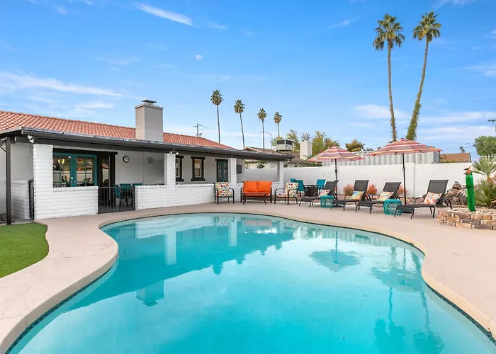 Old Town Oasis Wheated Pool, Hot Tub, & Fire Pit *