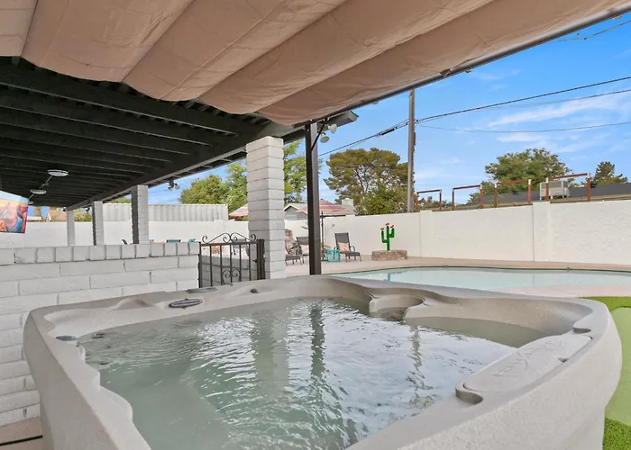 Old Town Oasis Wheated Pool, Hot Tub, & Fire Pit Scottsdale
