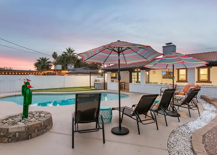 Old Town Oasis Wheated Pool, Hot Tub, & Fire Pit Holiday home